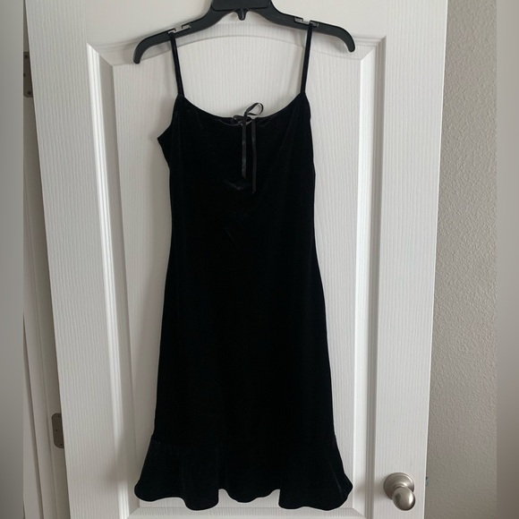 dELiA*s Dresses & Skirts - Vintage Y2K black velvet slip dress by Delia’s size small.